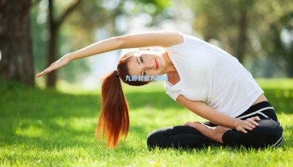 电竞圈愚人节风波，PDD直播透露复出意向，笑笑调侃昔日浓密秀发引热议