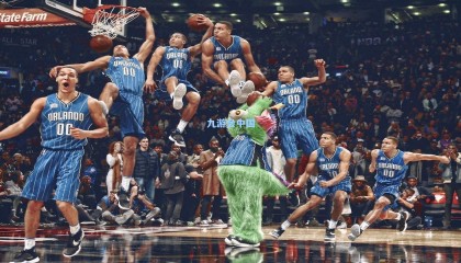 亚精英赛半场激战，韦世豪灵动造险，周定洋神勇封堵，蓉城暂平广岛